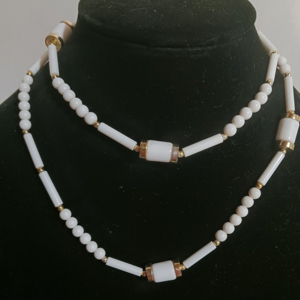 Vintage white acrylic beaded necklace.